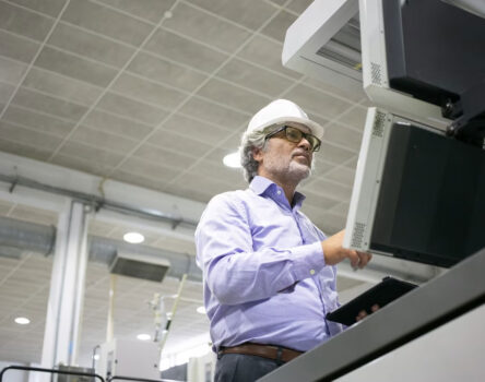 From Factory Floors to Control Rooms: Applications of Industrial LCD Displays